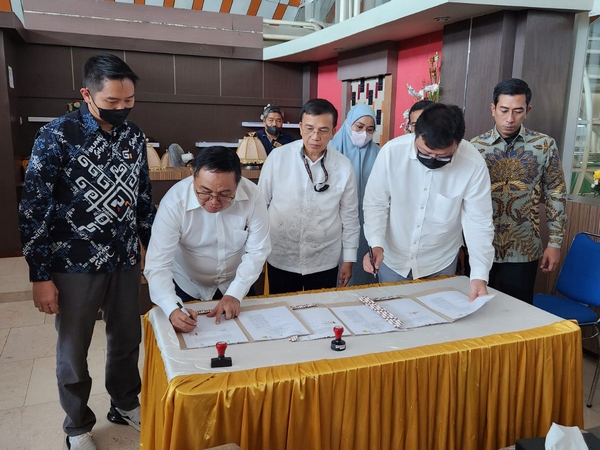 Direktur RSUD Labuang Baji tanda tangani MOU terkait Percepatan Digitalisasi Informasi Pelayanan Kesehatan.