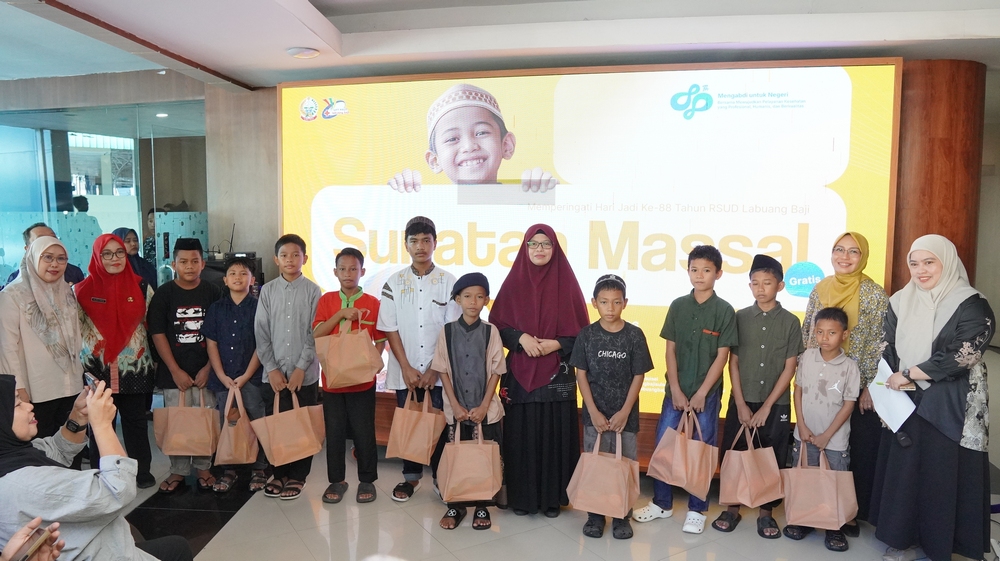 Sunatan khitanan gratis dan donor darah RSUD Labuang Baji